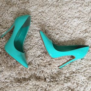Shoe Republic LA Mint Green colored pump! 👠👠